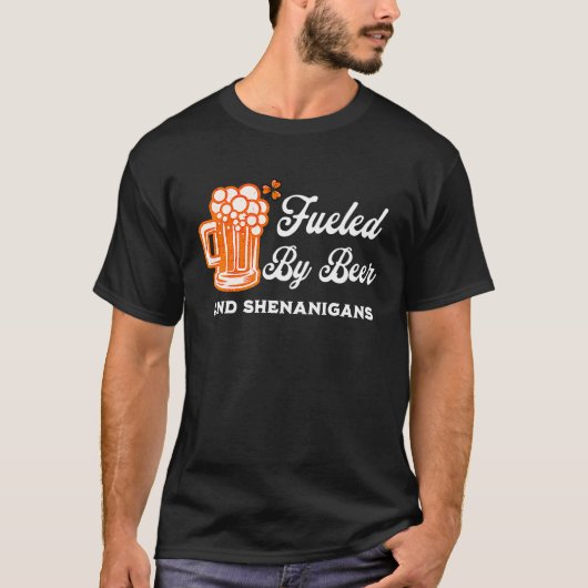 Fueled By Beer And Shenanigans Irish Shamrock St P Tシャツ (正面)