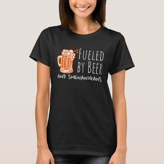 Fueled By Beer And Shenanigans Irish Shamrock St P Tシャツ (正面)