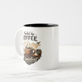 Fueled by Coffee & Wanderlust ツートーンマグカップ (正面左)