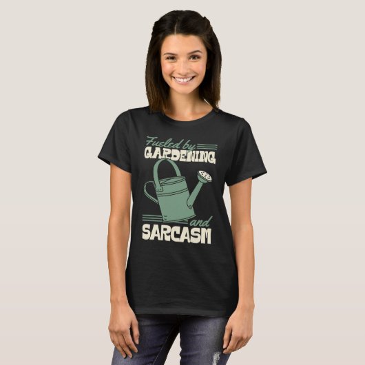 Fueled By Gardening And Sarcasm Sassy Gardener Tシャツ (正面フル)