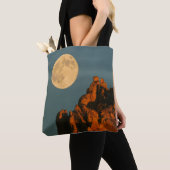 Full Moon | 玄武岩の断崖 スミス・ロック州立公園 トートバッグ (クローズアップ)