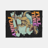 Fulltime Funky Funny Dinosaur Skateboarding  フリースブランケット (正面(横))