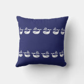 Fun aand Whimsical White Whale Pattern Pillow クッション (裏面)