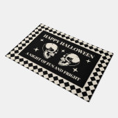 Fun and Fright Skull Black Halloween ドアマット (アングル)