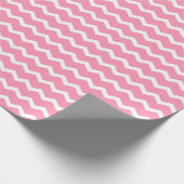 Fun and Playful Pink and White Zigzag Pattern ラッピングペーパー (角)