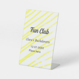 Fun Club bachelorette party yellow lines backgroun 台座サイン
