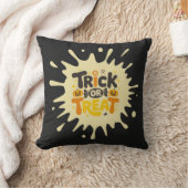 Fun Retro "Trick or Treat" Splash Halloween  クッション (ブランケット)