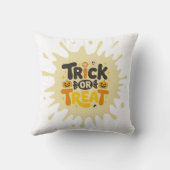 Fun Retro "Trick or Treat" Splash Halloween  クッション (裏面)