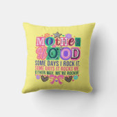 Fun Rockin Motherhood word art クッション (裏面)