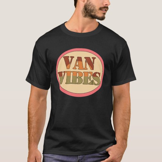 Fun Van Vibes Retro Van Life Camper Tシャツ (正面)