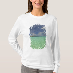 Funadovilligilli 2から見たFunadoo島 Tシャツ