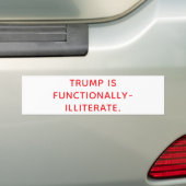 FUNCTIONALLY-ILLITERATE TRUMP Hankamer Artjunkhaus バンパーステッカー (車上)