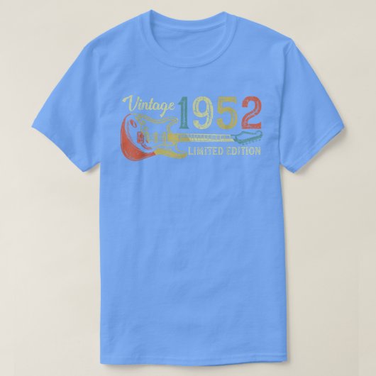 Funny 1952 birthday gift for men Guitar Lover 70th Tシャツ (デザイン正面)