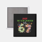 Funny 2025 The Year I Survived Barely 67 Christmas マグネット (正面/裏面)