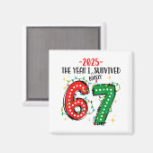 Funny 2025 The Year I Survived Barely 67 Christmas マグネット (正面/裏面)