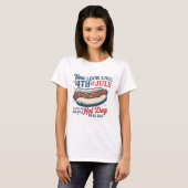 Funny 4th of July Hot Dog Shirt – Retro USA Patrio Tシャツ (正面フル)