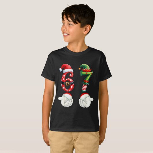 Funny 67 Christmas Pajamas Six Seven Meme 6 7 Elf  Tシャツ (正面フル)