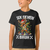 Funny 67 Christmas Six Seven Meme Dabbing Reindeer Tシャツ (正面)