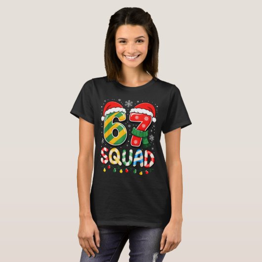 Funny 67 Squad Candy Cane Santa Hat Christmas Men  Tシャツ (正面フル)