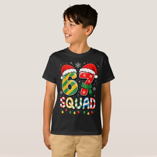 Funny 67 Squad Candy Cane Santa Hat Christmas Men Tシャツ (正面フル)