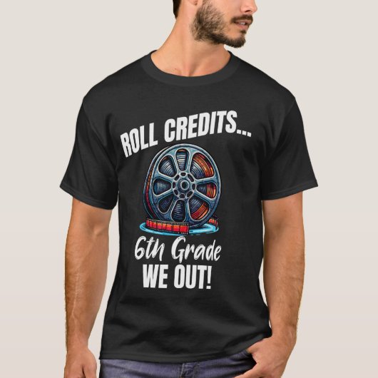Funny 6th Grade Graduation Roll Credits We Out Tea Tシャツ (正面)