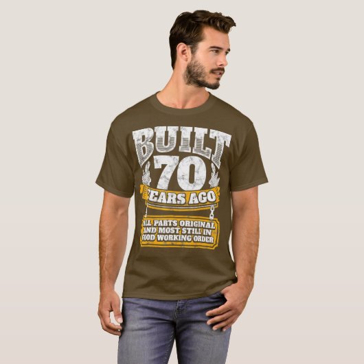 Funny 70th Birthday  BDay Gift Saying Age 70 Tシャツ (正面フル)