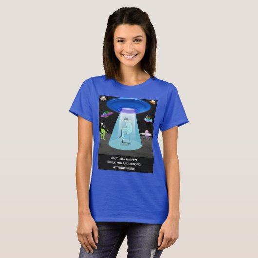 Funny Alien Abduction Phone Distraction Sci-Fi Hum Tシャツ (正面フル)