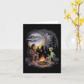 Funny Alien And Bigfoot Hiking Moon Sasquatch Ufo  カード (黄色い花)