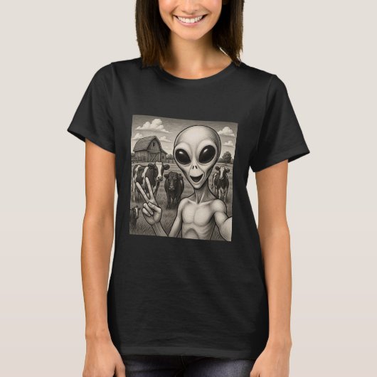 Funny Alien Selfie With Cows UFO Sci-Fi Humor Tシャツ (正面)