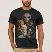 Funny Alien with Cats Renaissance Art Tシャツ (正面)