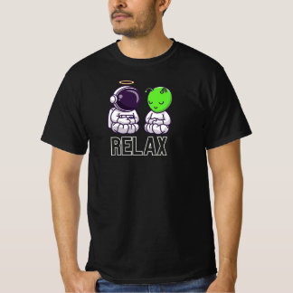 Funny And Cute Relax Alien And Astronaut Tシャツ