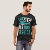 Funny Arborist Get High Tree Chain saw space birth Tシャツ (正面フル)