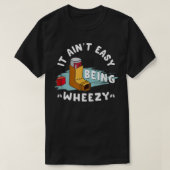 Funny Asthma Inhaler, It Ain't Easy Being Wheezy.  Tシャツ (デザイン正面)