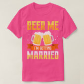 Funny Bachelor Party Beer Me Im Getting Married Me Tシャツ (デザイン正面)