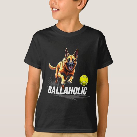 Funny Ballaholic Belgian Shepherd Dog Chasing Mali Tシャツ (正面)