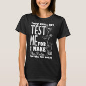 Funny Bartender Thou Shall Not Test Me Quote  Tシャツ (正面)