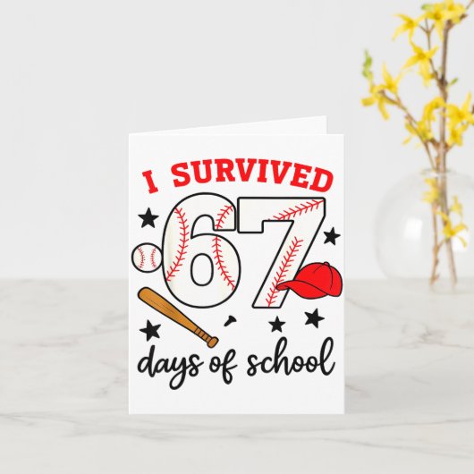 Funny Baseball I Survived 67 Days Of School Design カード (黄色い花)