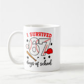 Funny Baseball I Survived 67 Days Of School Design コーヒーマグカップ (左)