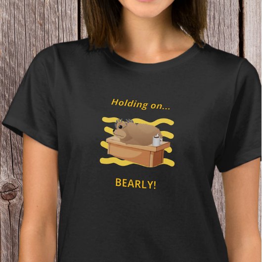 Funny Bear “Holding On, Bearly!” Design Tシャツ