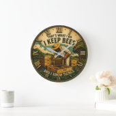 Funny Beekeepe That's What I Do I Keep Bees Rustic ラージ壁時計 (ホーム)