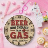 Funny Beer Garage Decor ペーパープレート (パーティー)