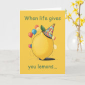 Funny Belated Birthday Message: Lemon Theme カード (黄色い花)