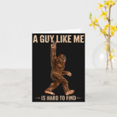 Funny Bigfoot A Guy Like Me Is Hard To Forest Find カード (黄色い花)