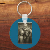 Funny Bigfoot, Alien, &amp; Yeti Sasquatch Rock On キーホルダー (正面)