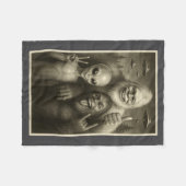 Funny Bigfoot, Alien, &amp; Yeti Sasquatch Rock On フリースブランケット (正面(横))