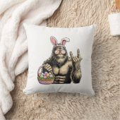 Funny Bigfoot Easter Egg Rock Sasquatch Easter Day クッション (ブランケット)