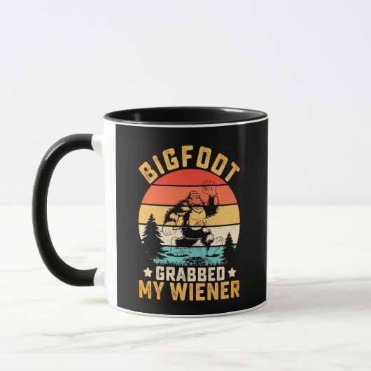 Funny Bigfoot Grabbed My Weiner Coffee マグカップ (左)