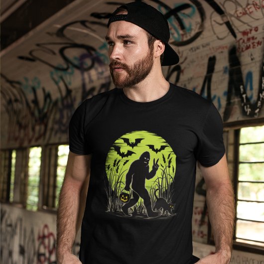 Funny Bigfoot Halloween Tシャツ