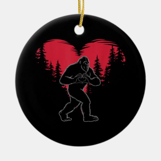 Funny Bigfoot in Love Heart Happy Valentine's Day セラミックオーナメント (正面)