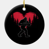 Funny Bigfoot in Love Heart Happy Valentine's Day セラミックオーナメント (裏面)